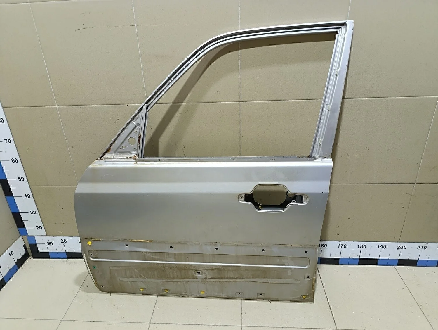 Дверь передняя левая Terracan 2001-2007