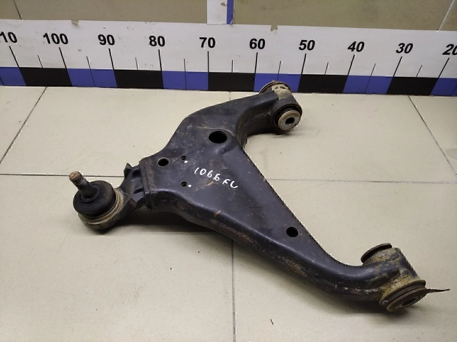 Рычаг передний нижний левый Hi Lux 2015>