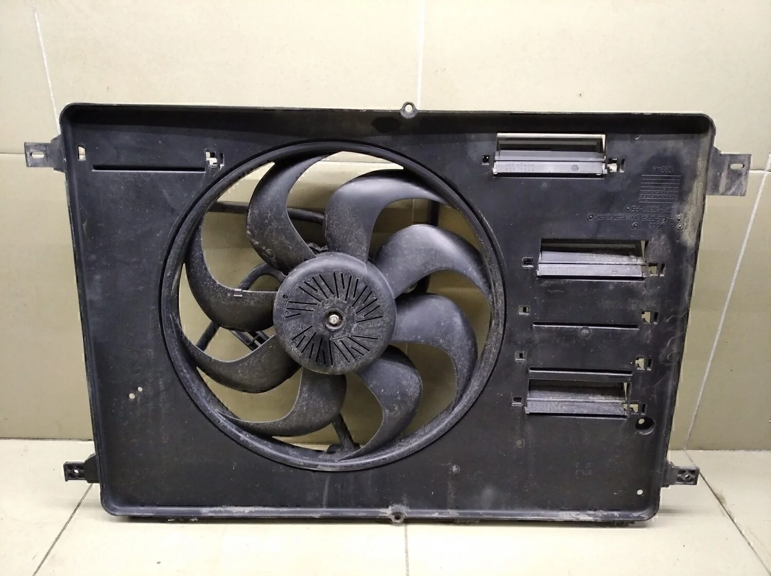 Вентилятор радиатора Kuga 2008-2012