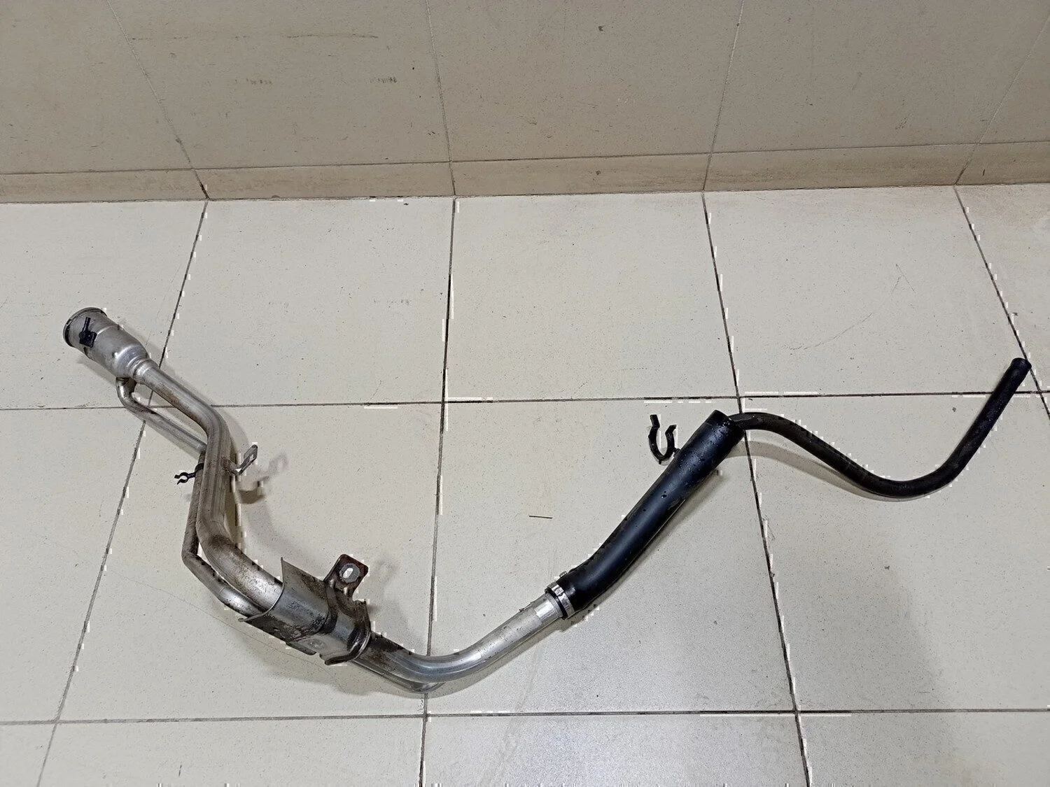 Горловина топливного бака Kuga 2008-2012