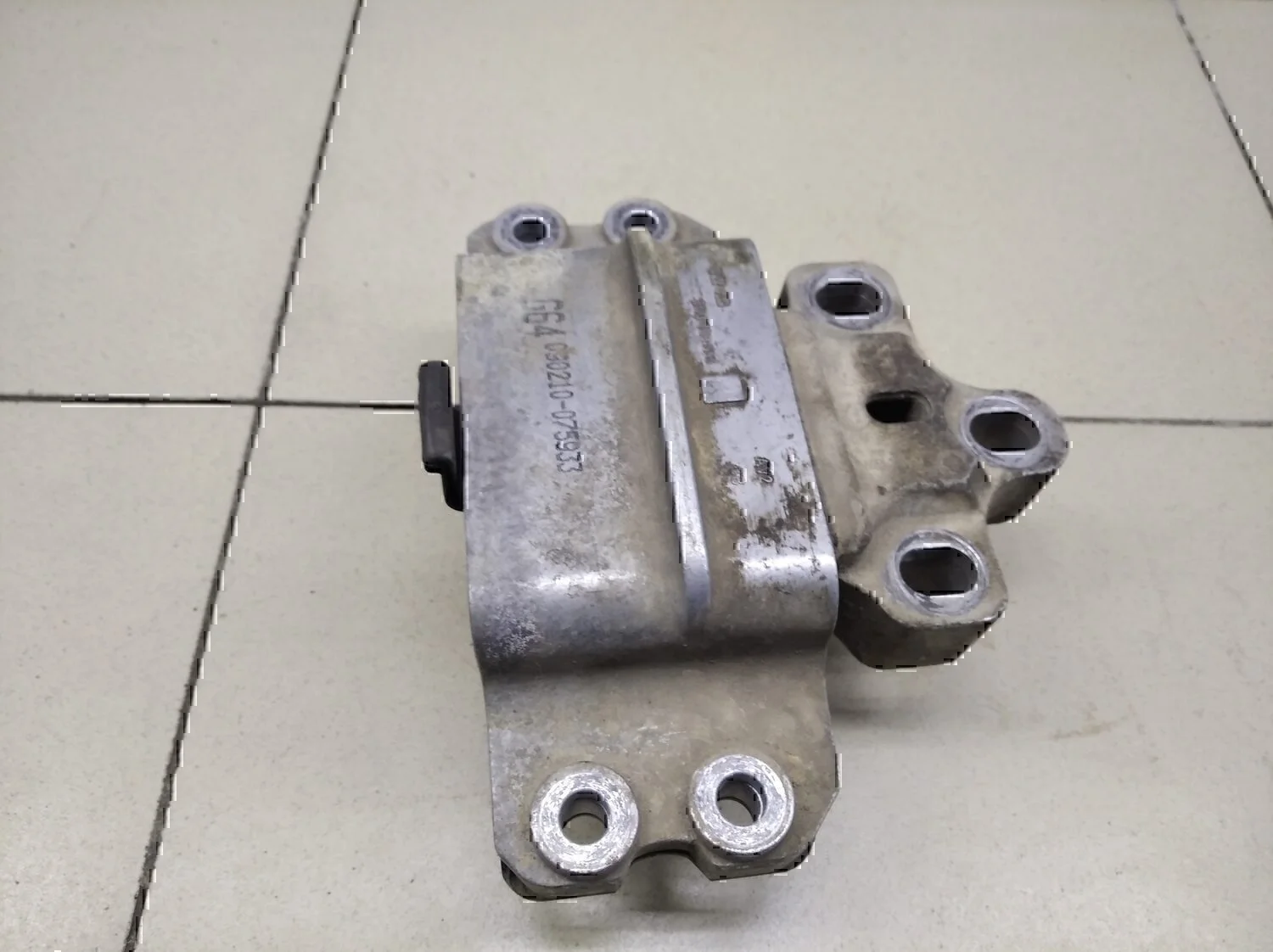 Опора двигателя левая Tiguan 2011-2016