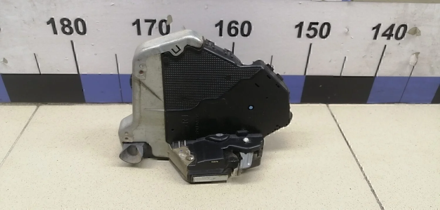 Замок двери передней правой GS 350/300H 2012>