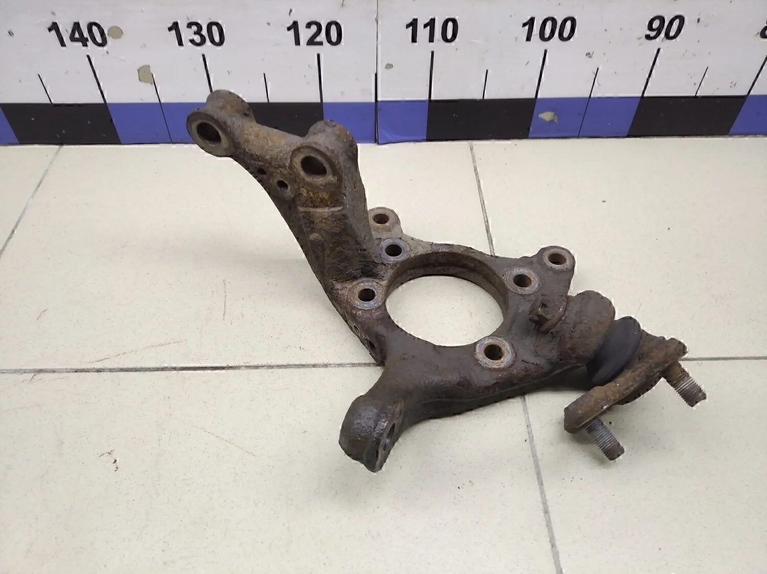 Кулак поворотный передний левый Corolla E15 2006-2013