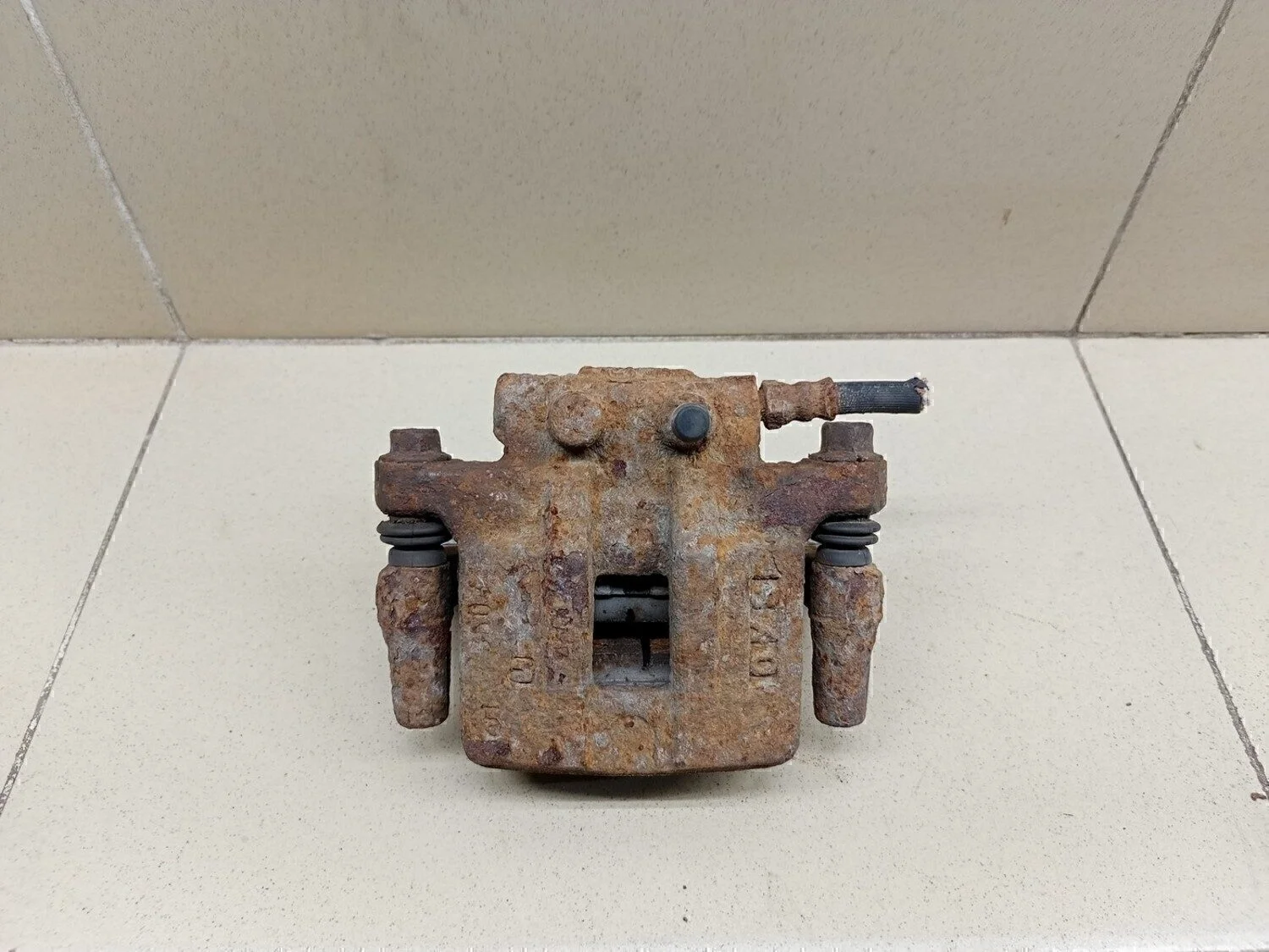 Суппорт задний правый ASX 2010-2016