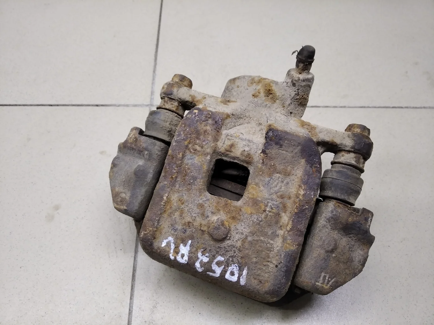 Суппорт задний левый Land Cruiser (100) 1998-2007