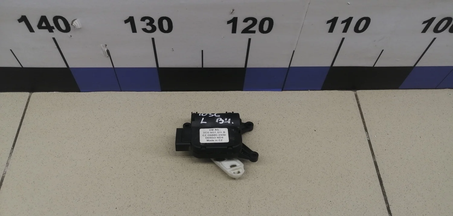 Моторчик заслонки отопителя Passat [B6] 2005-2010