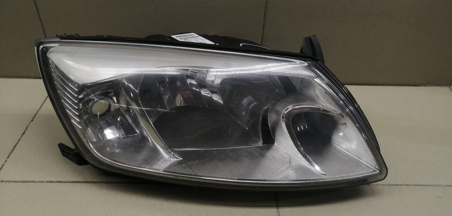 Фара правая Lada Granta 2011>