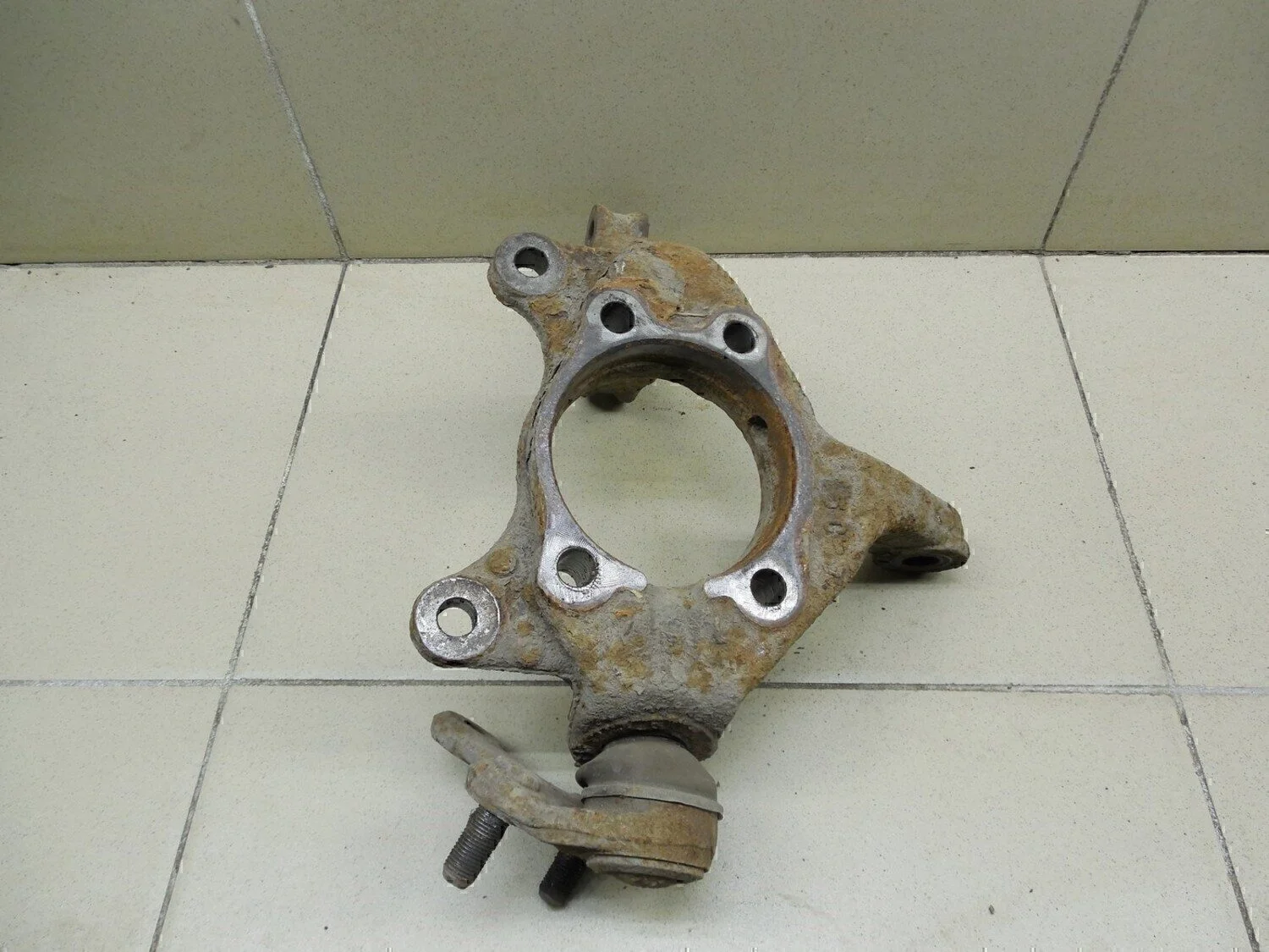 Кулак поворотный передний левый Corolla E15 2006-2013