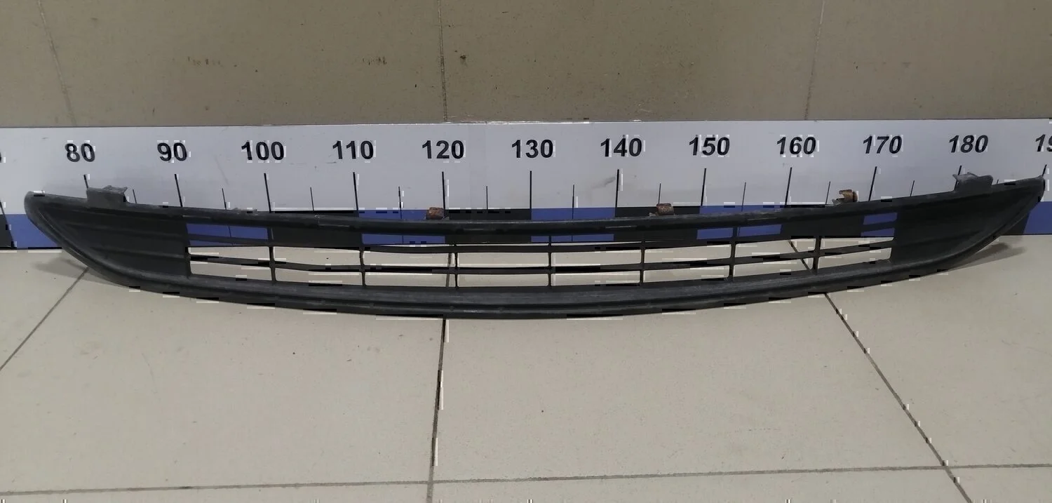 Решетка в бампер центральная RAV 4 2013-2019