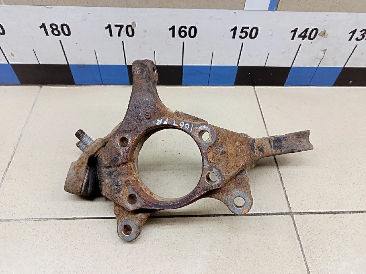 Кулак поворотный передний правый Corolla E15 2006-2013