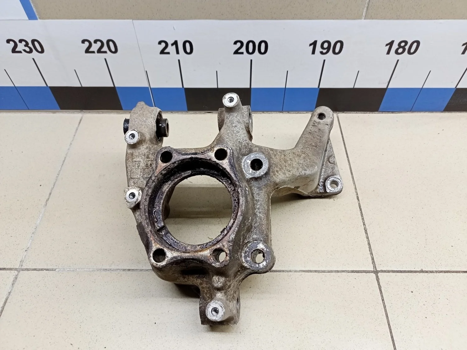 Кулак поворотный задний левый Passat [B6] 2005-2010