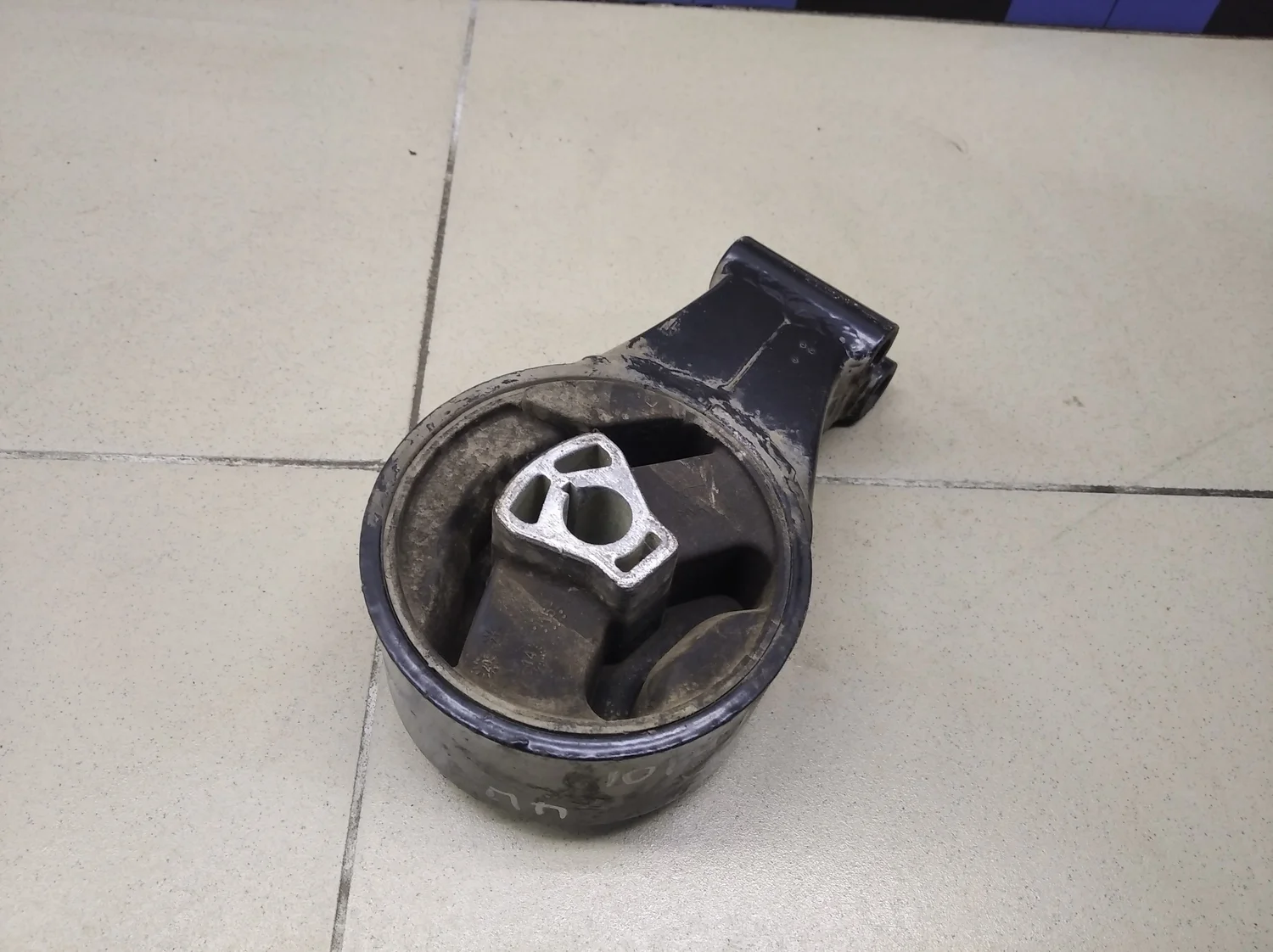 Опора двигателя задняя Cruze 2009-2016