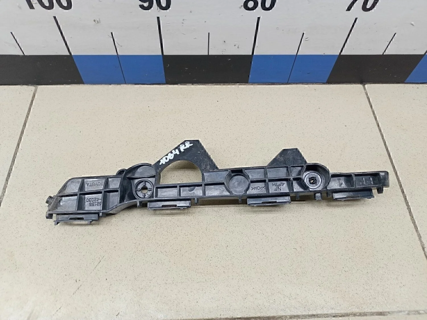 Направляющая заднего бампера правая RAV 4 2013-2019