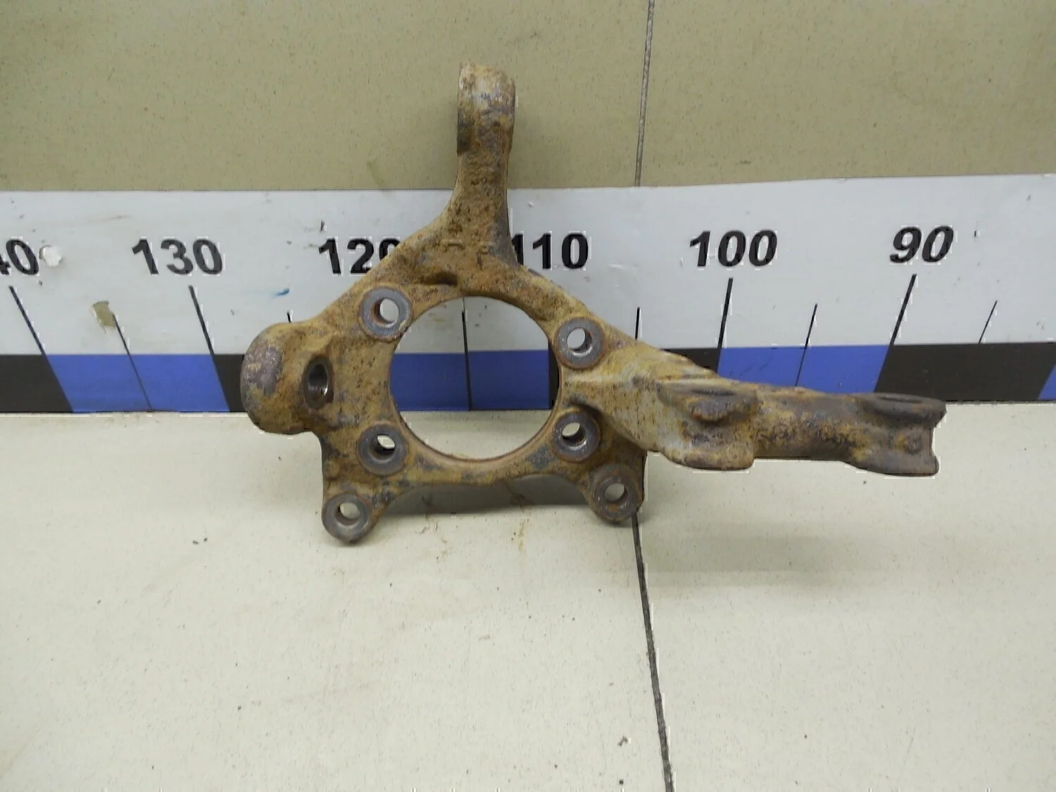 Кулак поворотный передний левый Corolla E15 2006-2013