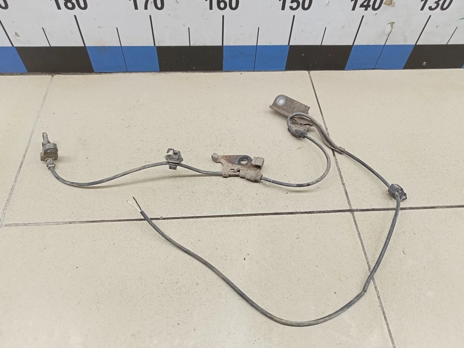 Датчик ABS передний левый RAV 4 2006-2013