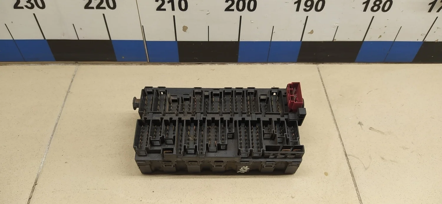 Блок предохранителей Golf II/Jetta II 1983-1992