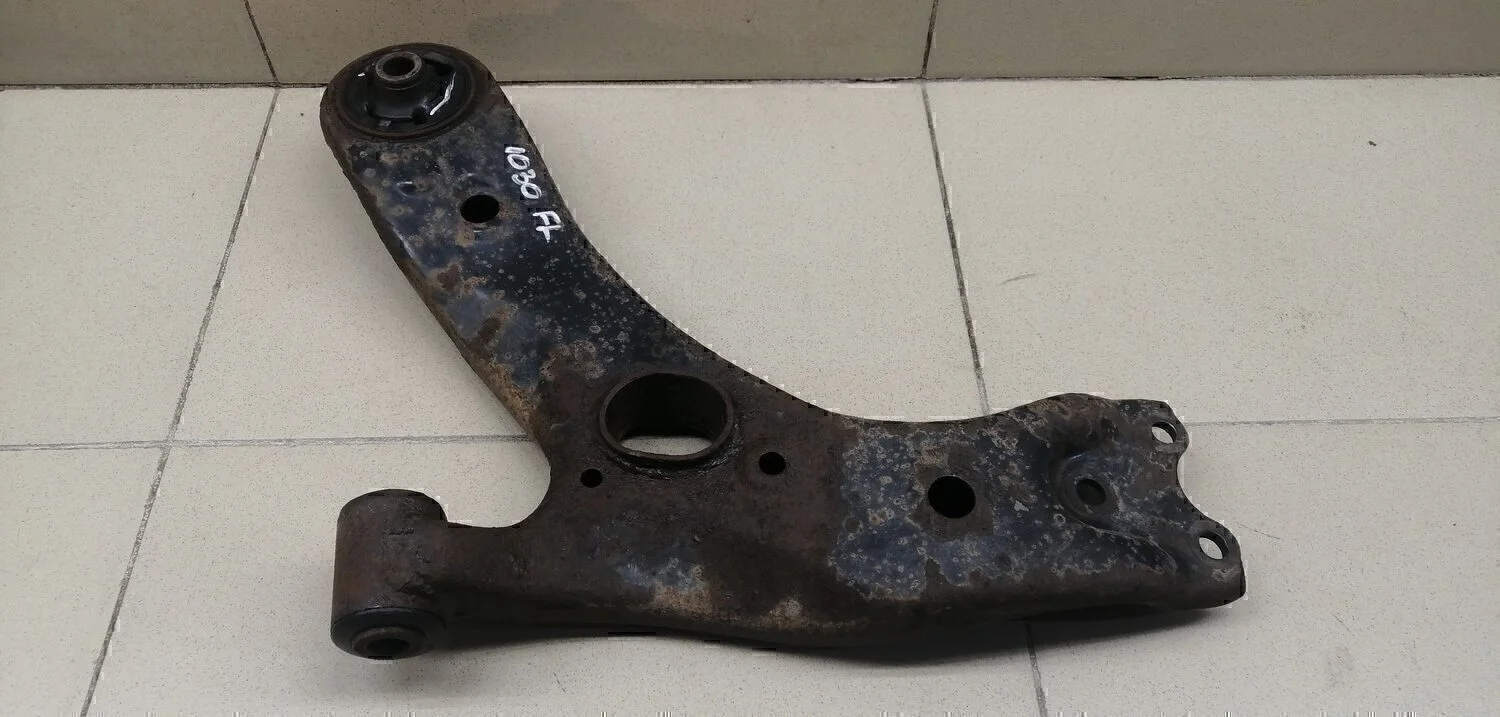 Рычаг передний левый Corolla E15 2006-2013