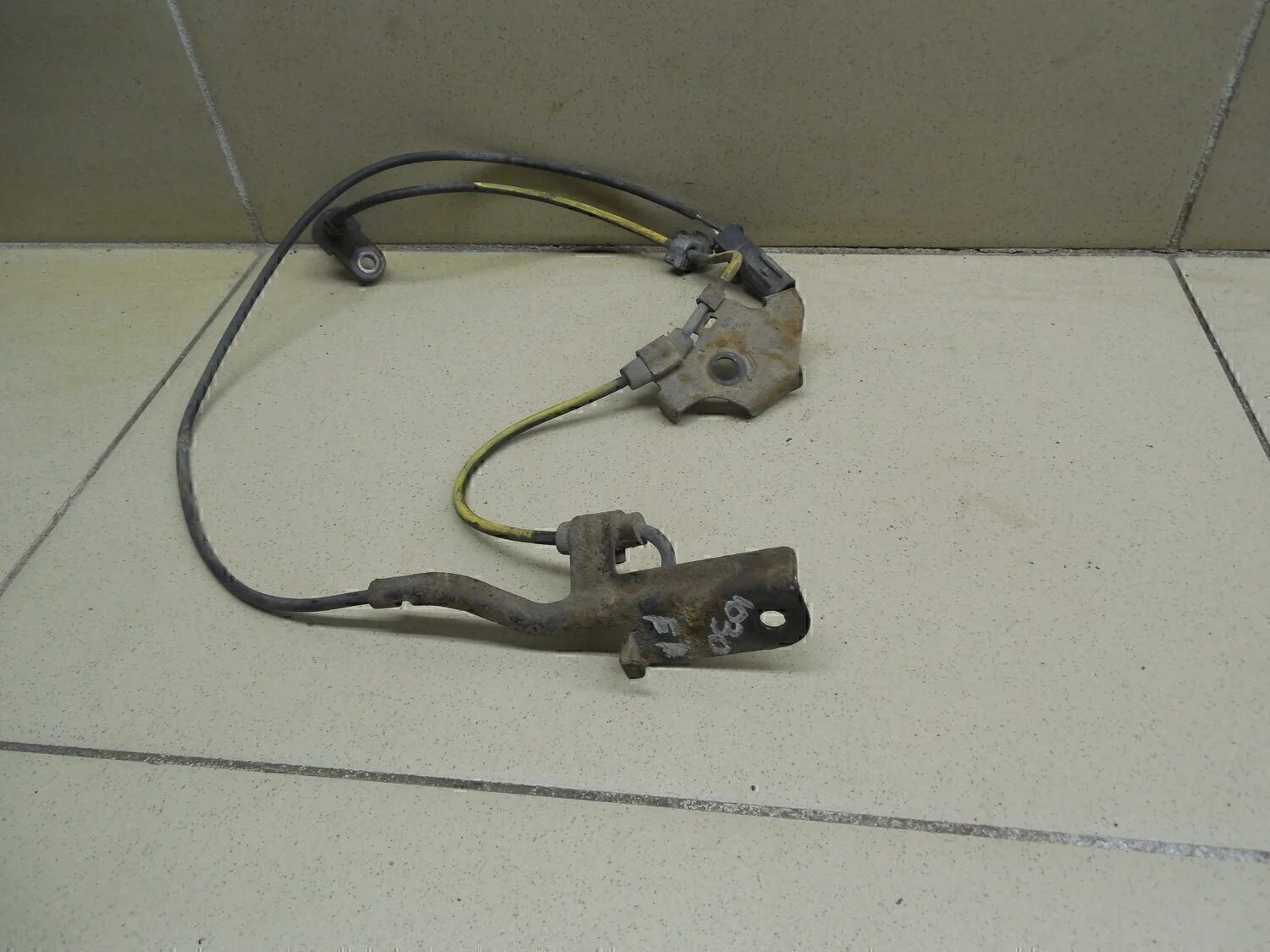 Датчик ABS передний правый Corolla E15 2006-2013