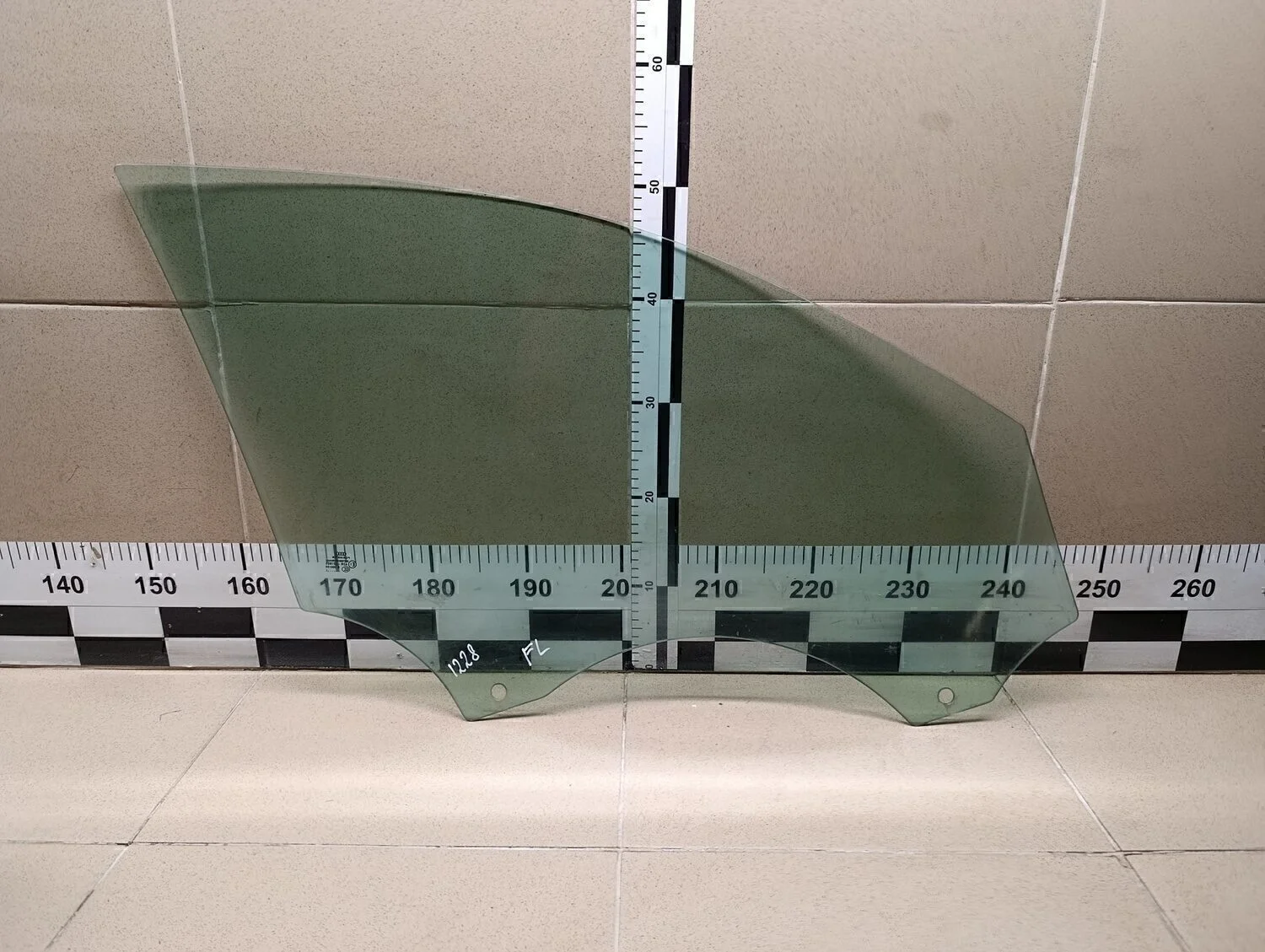 Стекло двери передней левой A4 [B8] 2007-2015