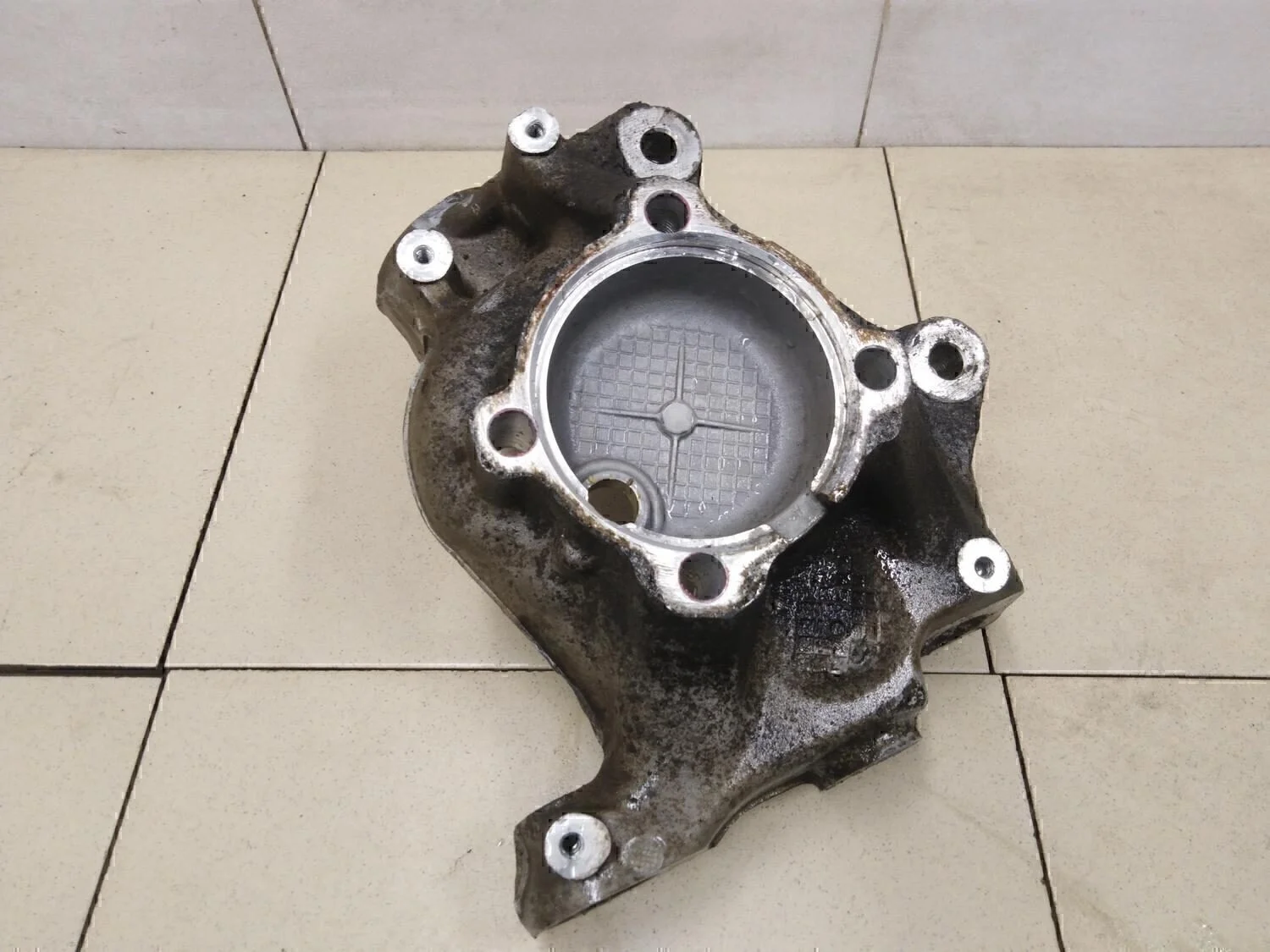 Кулак поворотный передний левый 1-серия E82/E88 2006>