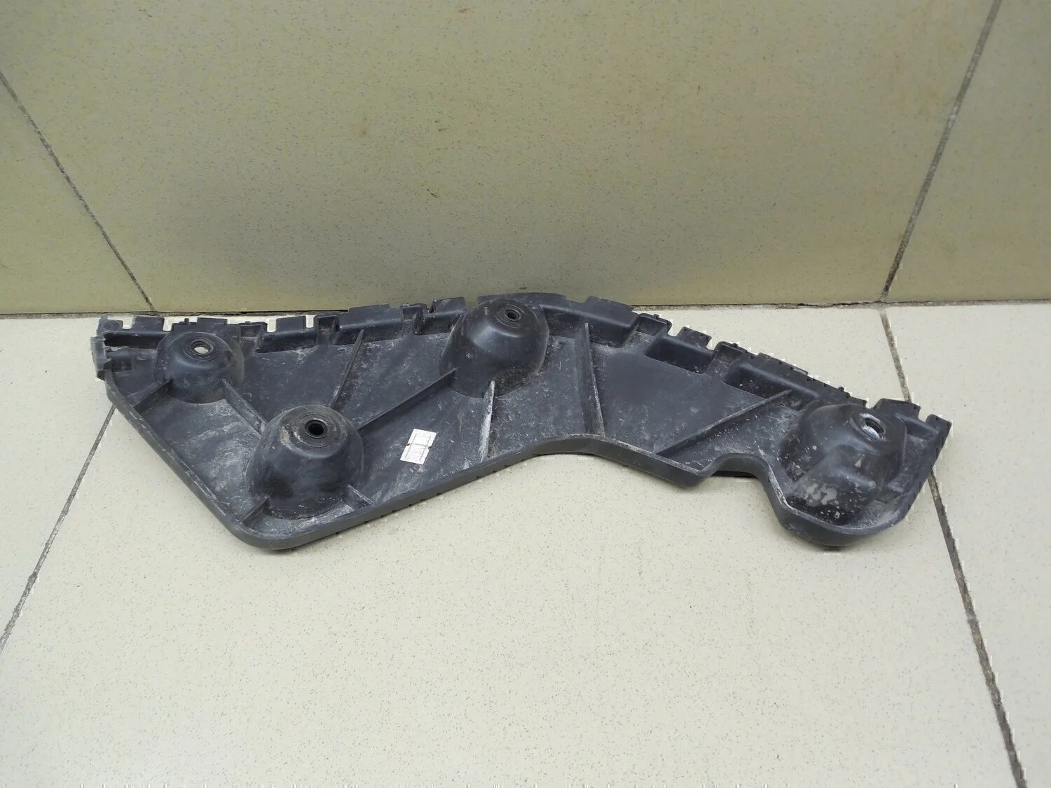 Направляющая заднего бампера правая Duster 2012>