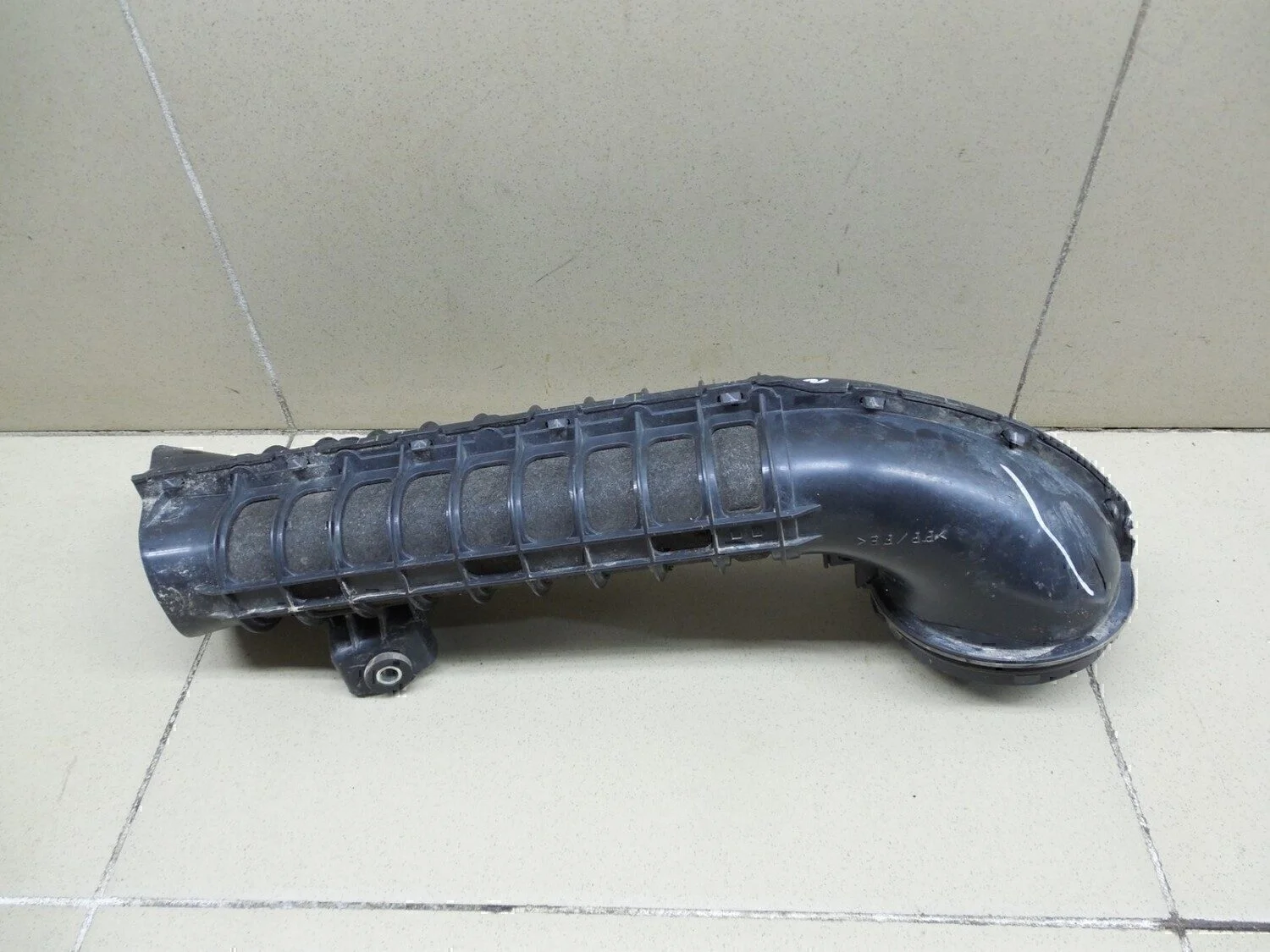 Патрубок воздушного фильтра Hi Lux 2015>