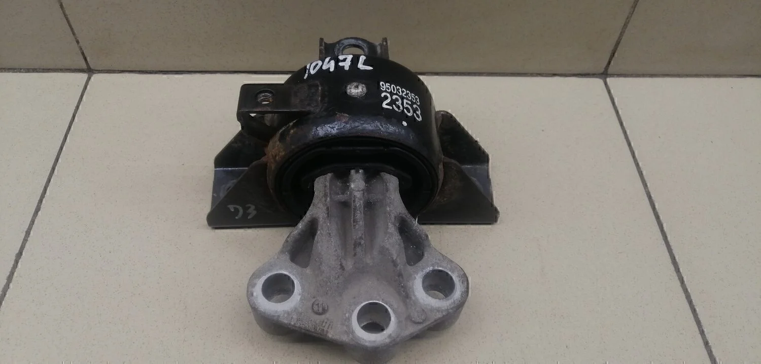 Опора КПП левая Aveo (T300) 2011>