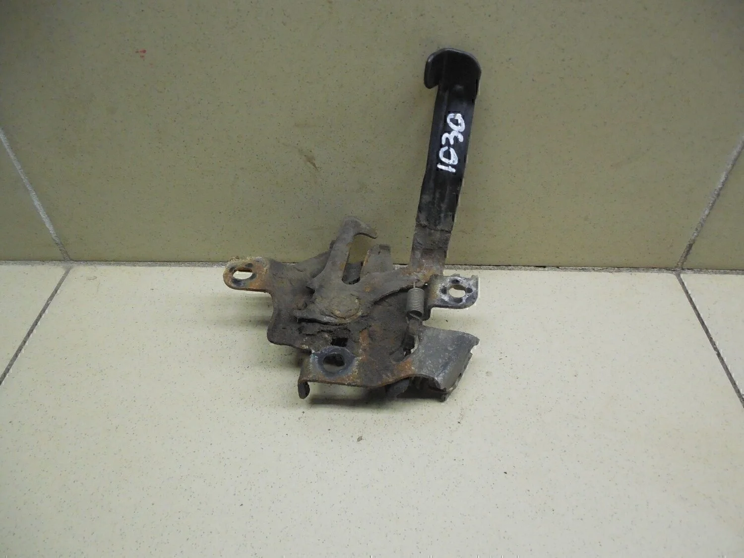 Замок капота Corolla E15 2006-2013