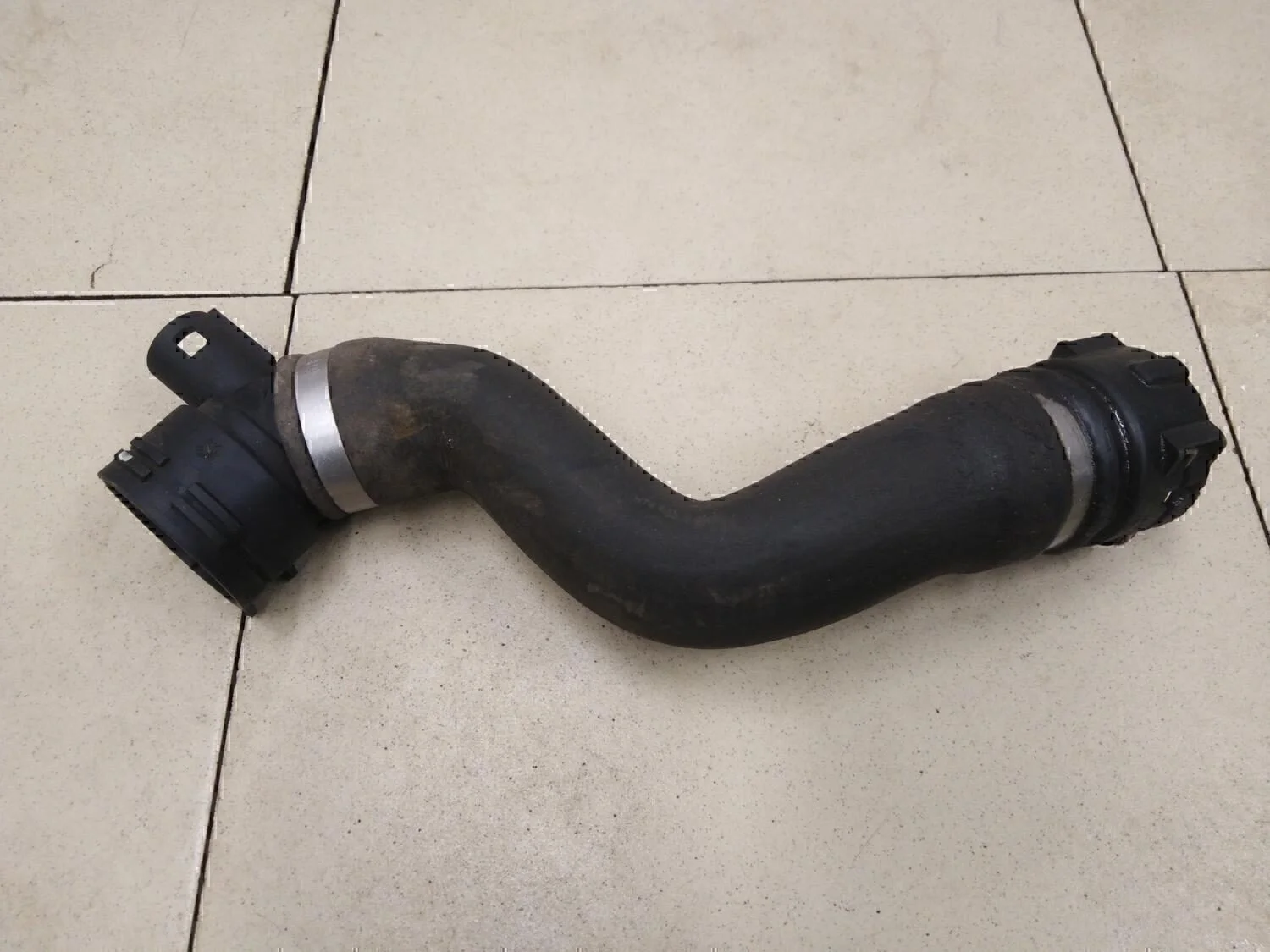 Патрубок радиатора 1-серия E87/E81 2004>