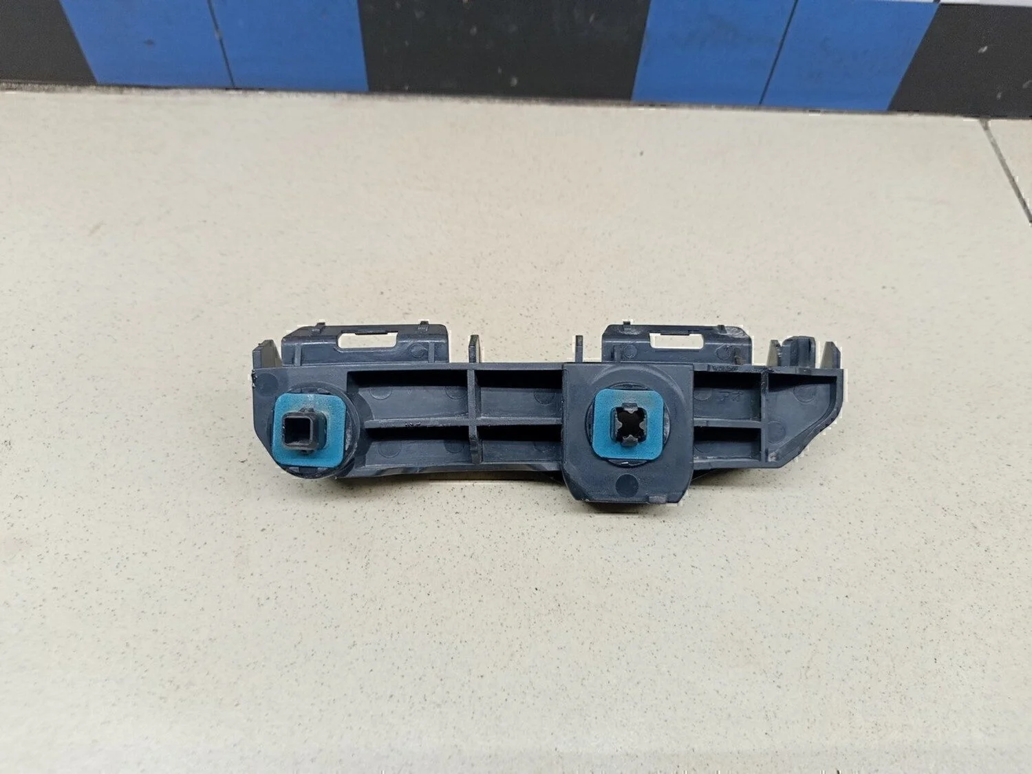 Направляющая заднего бампера правая RAV 4 2013-2019