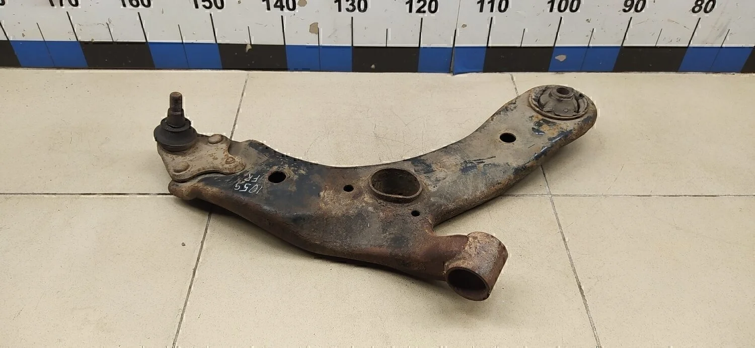 Рычаг передний правый Corolla E15 2006-2013