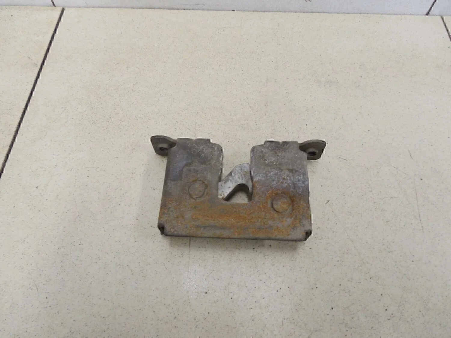 Замок капота 1-серия E87/E81 2004>