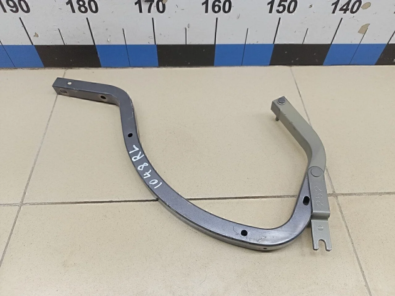 Петля крышки багажника Corolla E15 2006-2013