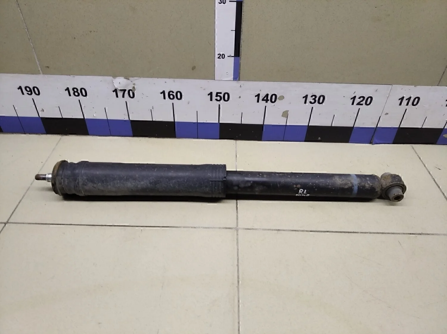 Амортизатор задний Corolla E15 2006-2013