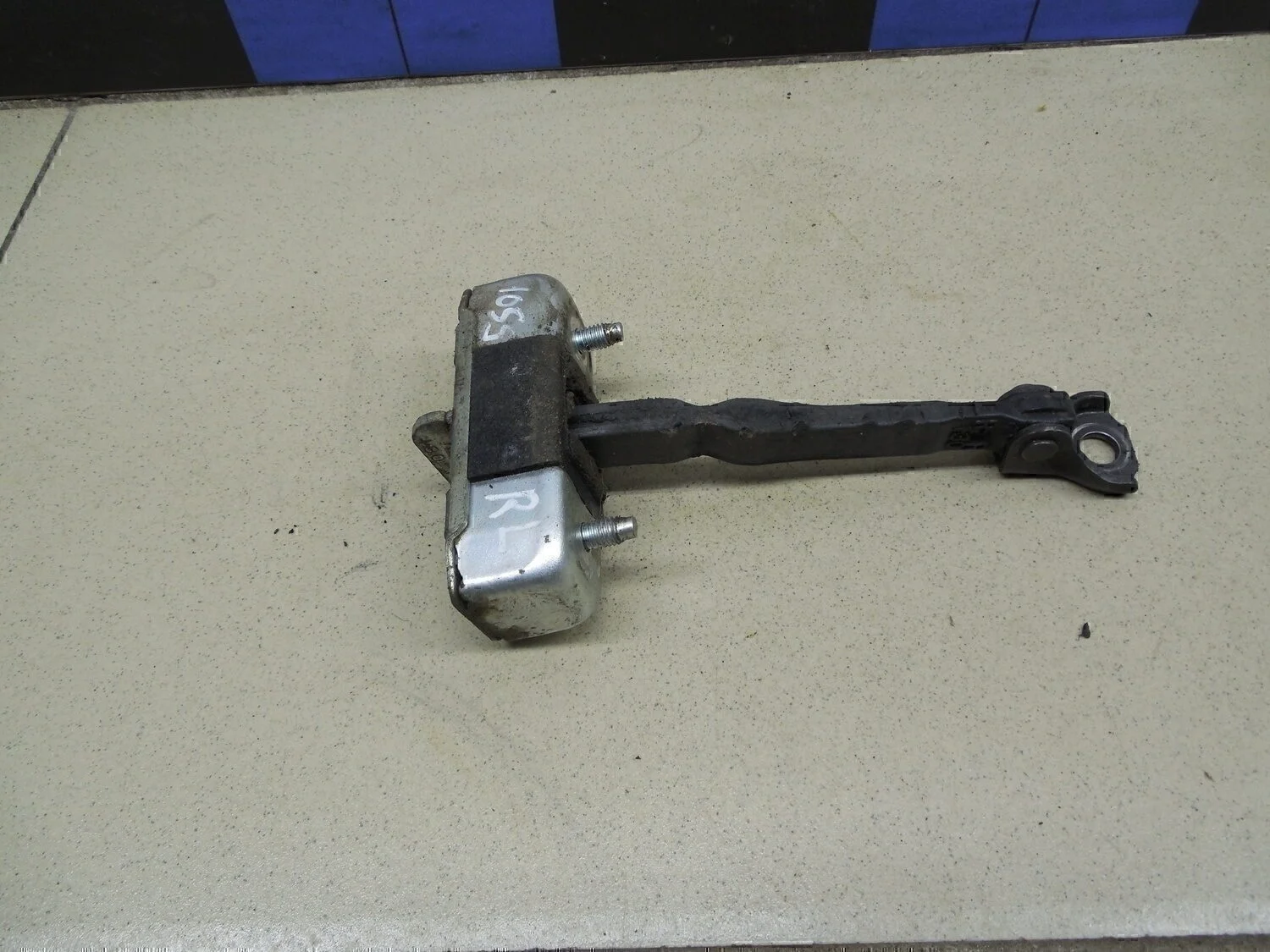 Ограничитель двери Auris (E15) 2006-2012