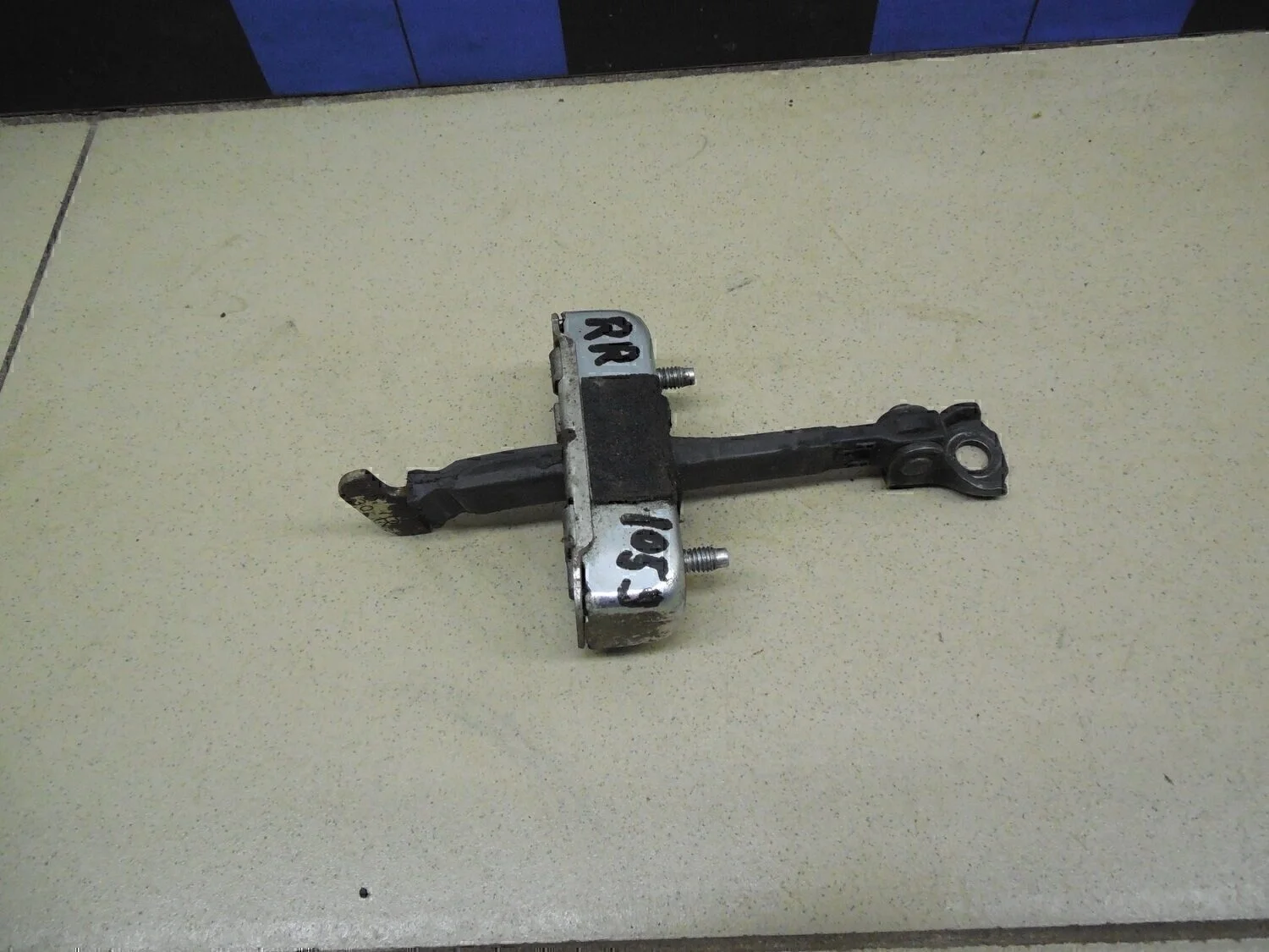 Ограничитель двери Auris (E15) 2006-2012