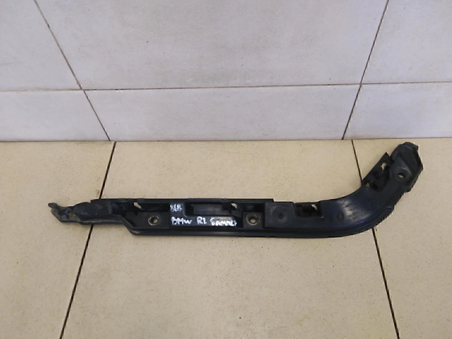 Направляющая заднего бампера левая 1-серия E87/E81 2004>