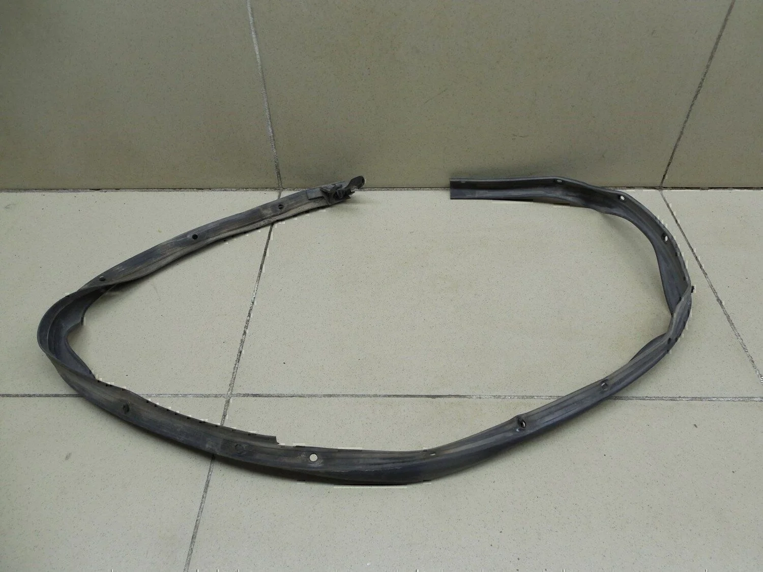 Уплотнитель двери Duster 2012>