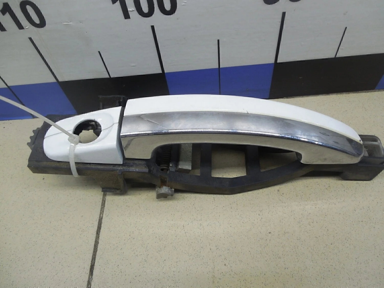 Ручка двери задней наружная левая Focus II 2005-2008