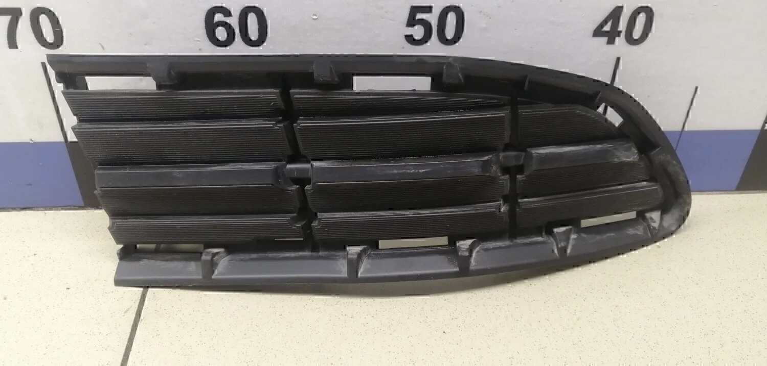 Решетка в бампер левая RAV 4 2013-2019