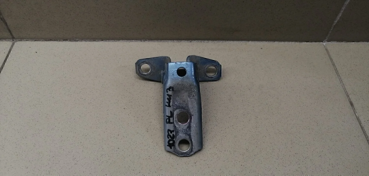 Петля двери ASX 2010-2016