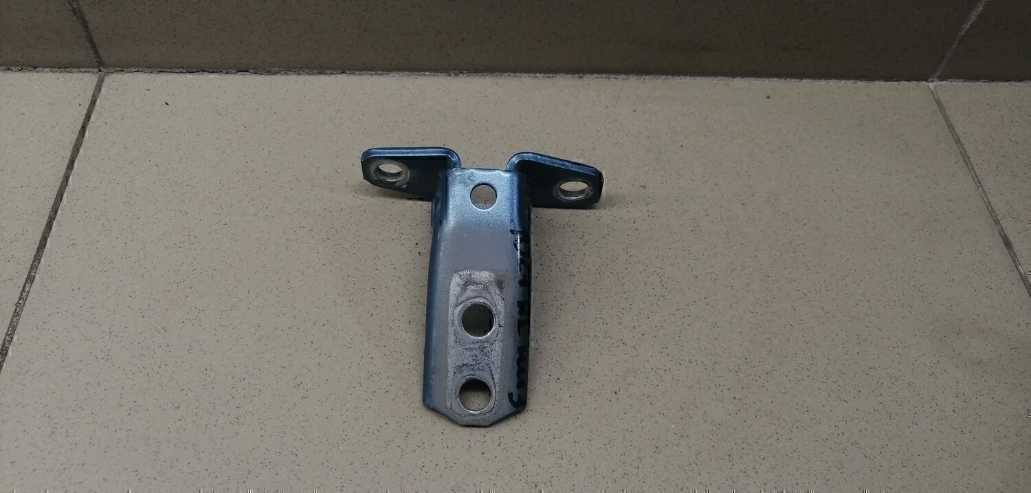 Петля двери ASX 2010-2016