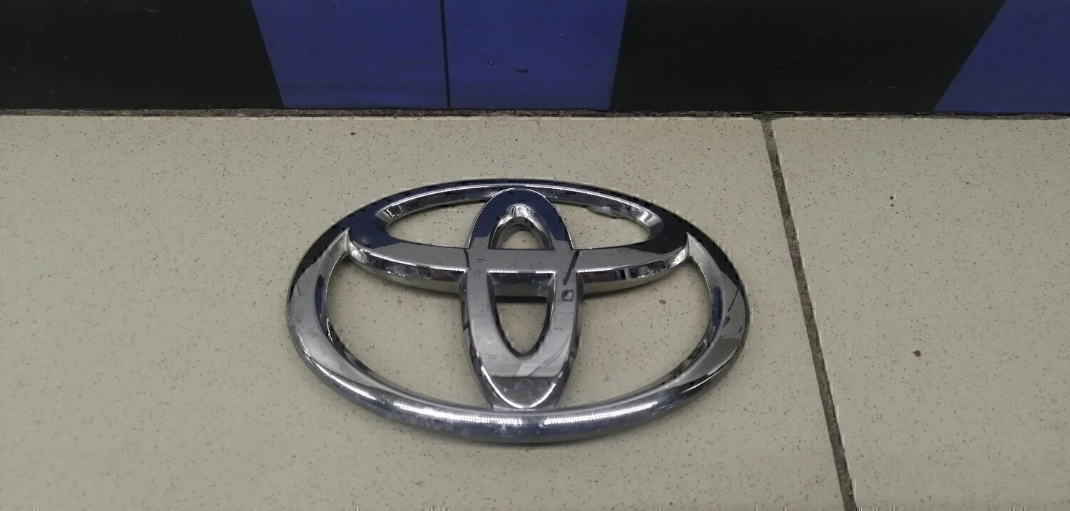Эмблема на крышку багажника Corolla E15 2006-2013