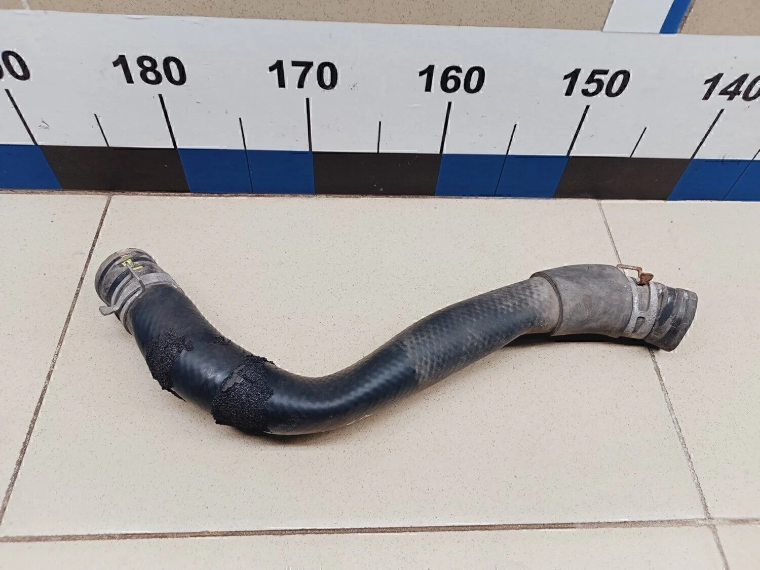 Патрубок радиатора Avensis II 2003-2008