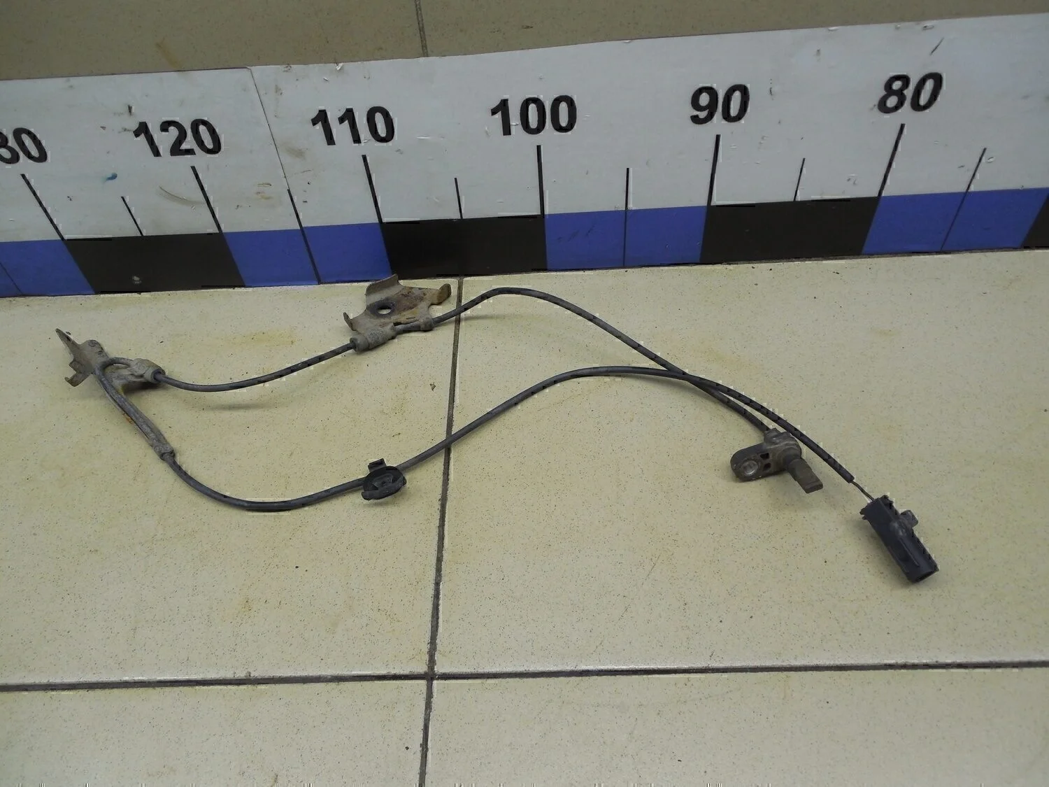 Датчик ABS передний правый Corolla E15 2006-2013