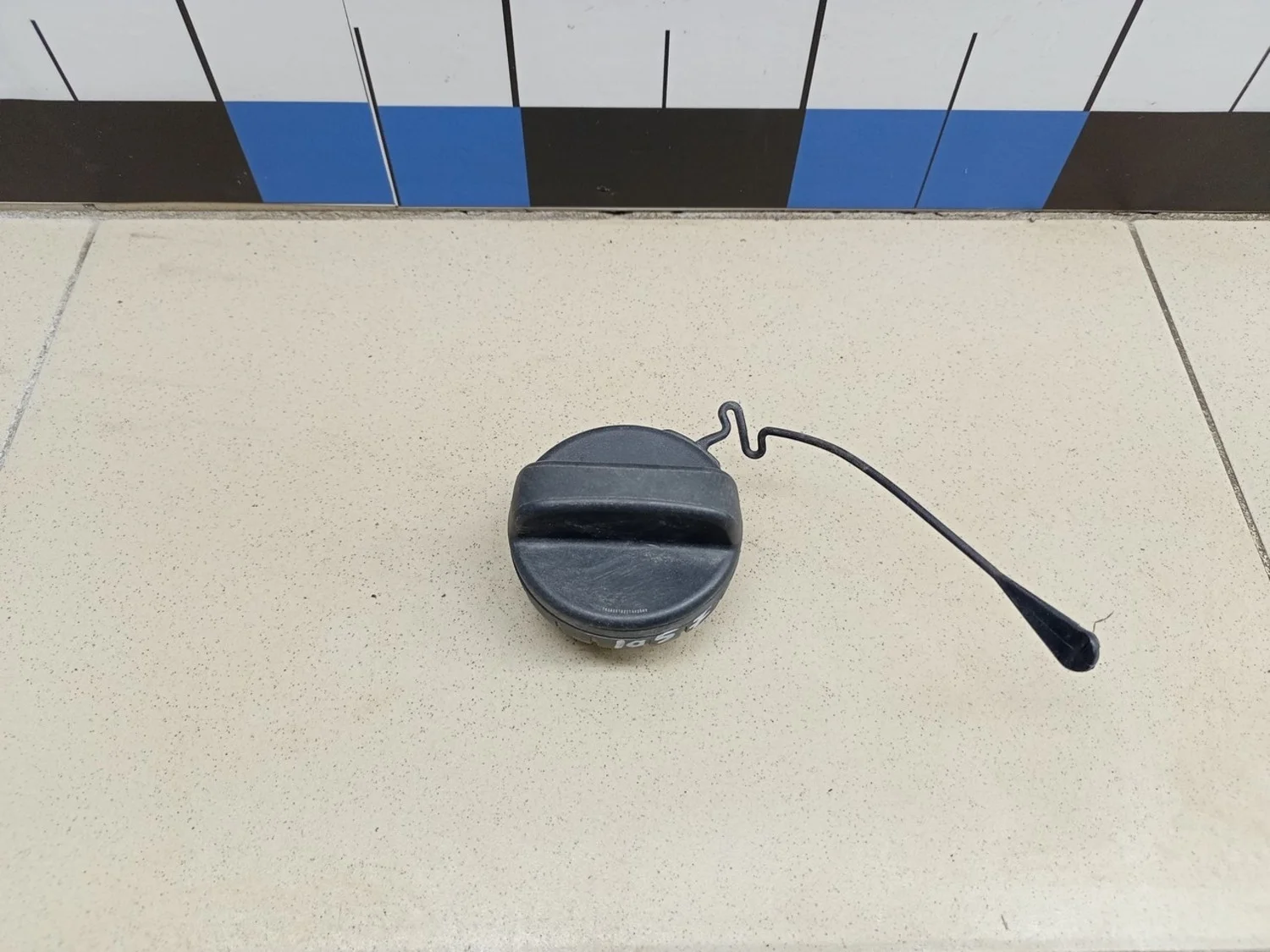 Крышка топливного бака Avensis II 2003-2008