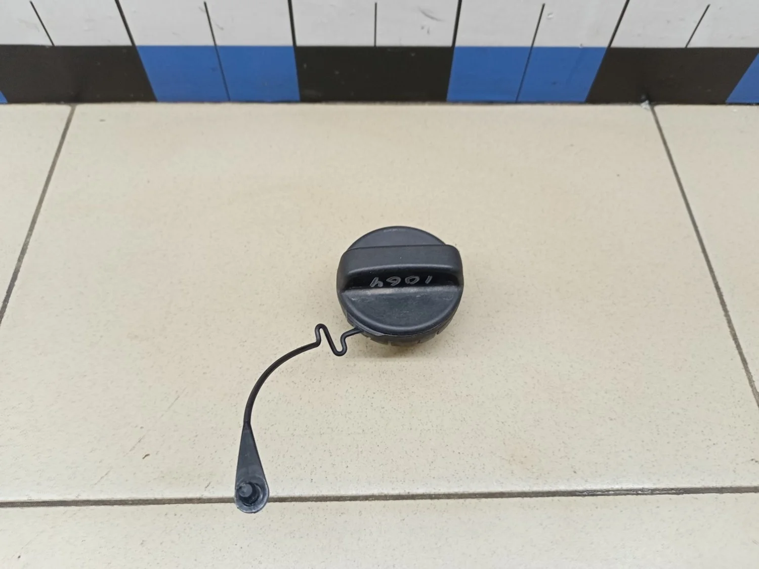 Крышка топливного бака Avensis II 2003-2008