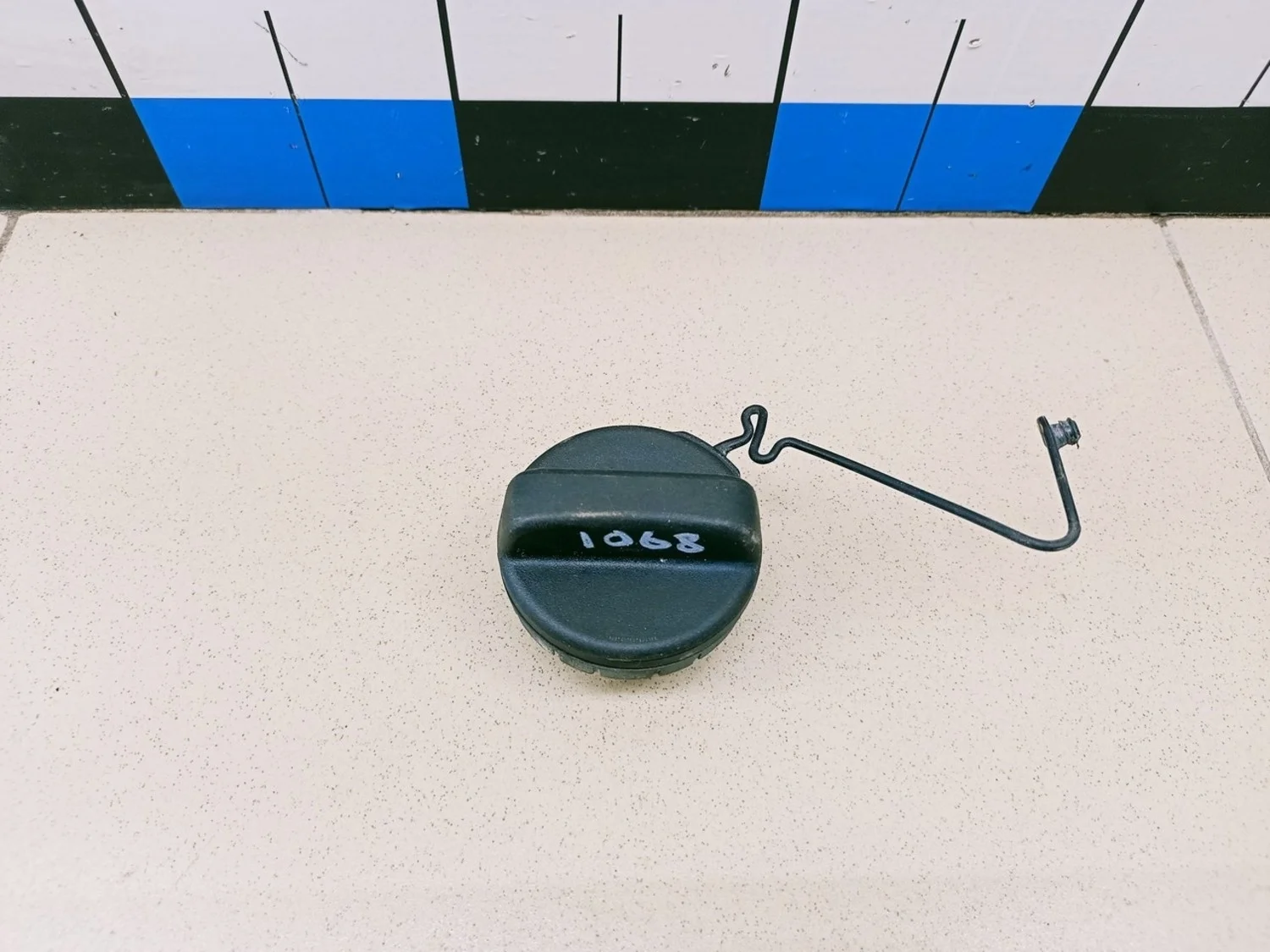 Крышка топливного бака Avensis II 2003-2008