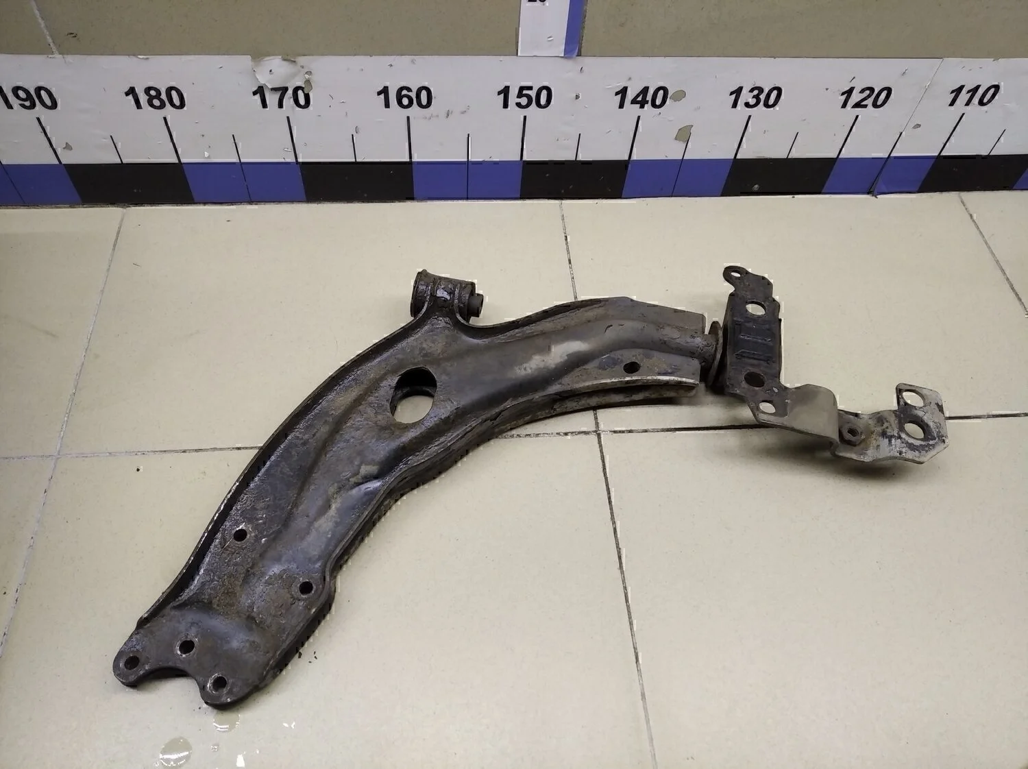 Рычаг передний левый Doblo 2005-2015