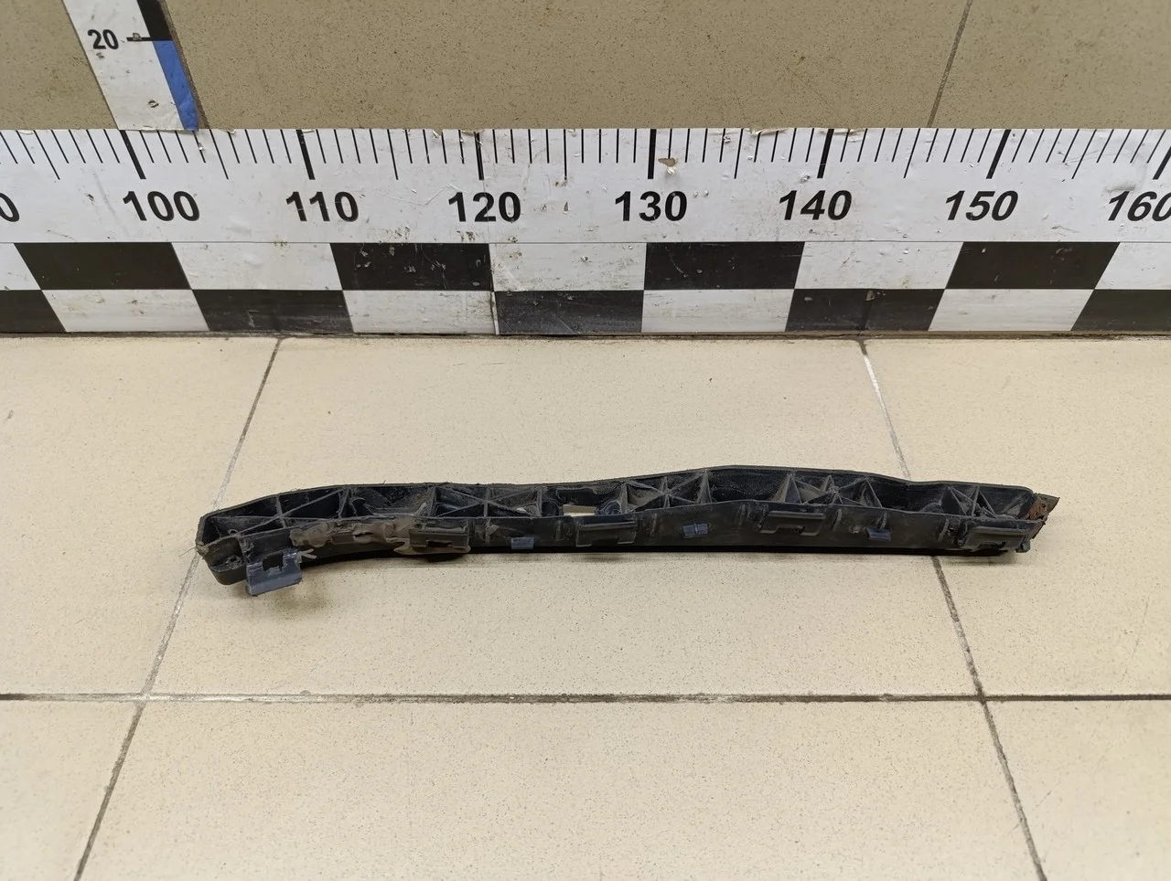 Направляющая заднего бампера левая Elantra 2011-2016